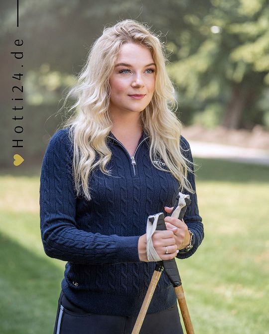 Der HV POLO Damen Pullover "Dunya" in Blau mit der Artikelnummer 0401093560-5001 kann auf der Website www.Hotti24.de erworben werden.