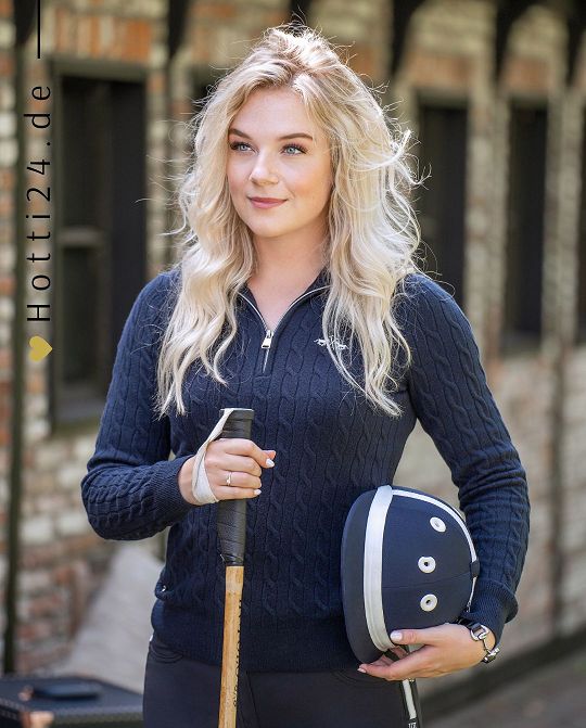 Der HV POLO Damen Pullover "Dunya" in Blau mit der Artikelnummer 0401093560-5001 kann auf der Website www.Hotti24.de erworben werden.