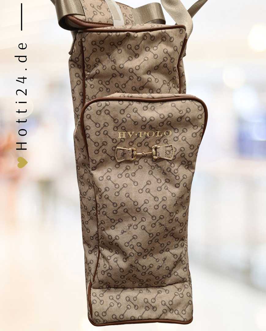 HV Polo präsentiert die Stiefeltasche Cecile Bit mit der Artikelnummer 3404093431-1025 in der Farbe Beige. Diese Stiefeltasche bietet eine stilvolle und praktische Lösung für den Transport und die Aufbewahrung von Reitstiefeln. Für weitere Informationen und die Möglichkeit zum Kauf besuchen Sie bitte die Website www.Hotti24.de