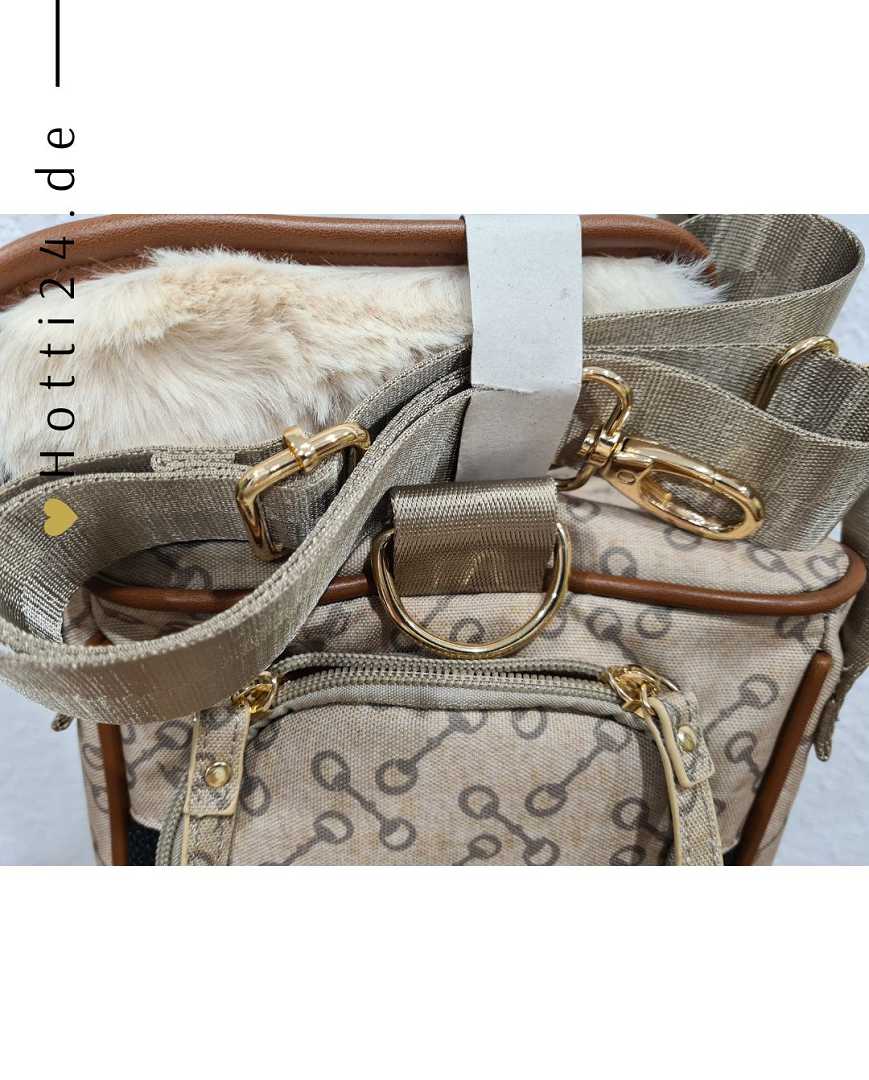 HV Polo präsentiert die Stiefeltasche Cecile Bit mit der Artikelnummer 3404093431-1025 in der Farbe Beige. Diese Stiefeltasche bietet eine stilvolle und praktische Lösung für den Transport und die Aufbewahrung von Reitstiefeln. Für weitere Informationen und die Möglichkeit zum Kauf besuchen Sie bitte die Website www.Hotti24.de