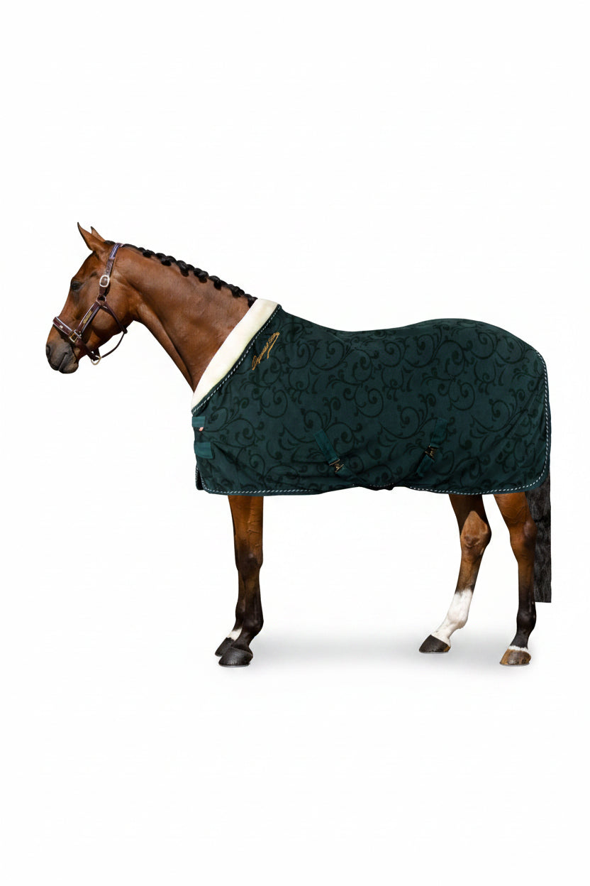 Imperial Riding »Pferde Fleecedecke Super Dry Grün, ist so schön, dass man sich am liebsten selbst hineinkuschel möchte. Die Fleecedecke ist extra weich und hat einen weichen Kragen aus Kunstpelz für zusätzlichen Komfort Artikelnummer DE40321002-6080 erhältlich bei www.Hotti24.de