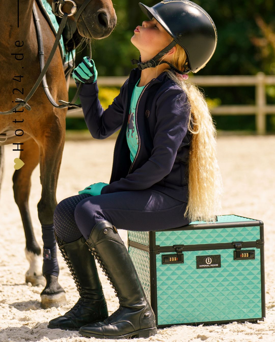 Imperial Riding »Pferde Putzbox Putzkoffer Shiny Türkis, unser Bestseller Putzbox Shiny ist das perfekte Beauty-Case zur Aufbewahrung all deiner Pflegeprodukte und Accessoires Artikelnummer st68120002-6570 erhältlich bei www.Hotti24.de - Putzbox mit Mädchen und Pferd