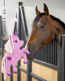 Imperial Riding »Pferde Stallkumpel Rosa, der neue beste Freund deines Pferdes - unser Stallkumpel Einhorn. Er kann im Stall an einem Seil aufgehängt werden, damit dein Pferd damit spielen kann ST83122001-3132
