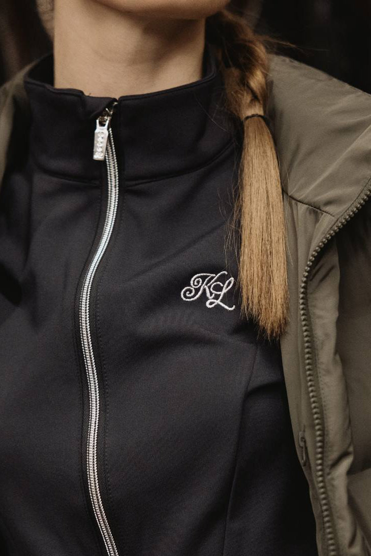  Damen Fleecejacke "Elaina" von KINGSLAND. Diese Fleecejacke ist in der Farbe Schwarz erhältlich und trägt die Artikelnummer 2330183217-6090. Die "Elaina" Damen Fleecejacke wurde speziell entwickelt, um Wärme und Stil zu bieten. Sie können diese Damen Fleecejacke auf der Website www.hotti24.de erwerben