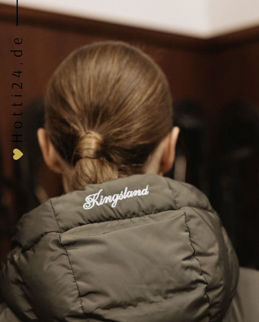 Der Kingsland Damen Parka 'Emmie' mit der Artikelnummer 2330153204-5015 ist bei www.Hotti24.de erhältlich. Dieser Parka ist ein stilvolles Kleidungsstück für Damen. Er bietet Schutz vor Kälte und Nässe und kommt in einer Vielzahl von Größen und Farben. Der Parka besteht aus hochwertigen Materialien und ist für verschiedene Anlässe geeignet, von lässigen Ausflügen bis hin zu formellen Anlässen. Für weitere Details und um diesen Artikel zu erwerben, besuchen Sie bitte www.Hotti24.de