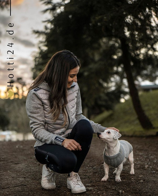 Kingsland »Damen Sweatjacke Ginny Grau, isolierte KLGinny Damen Sweatjacke vereint innovative Funktionalität mit einem sportlich-eleganten Look. Die Kapuze und die leicht gepolsterten Einsätze an der Vorderseite aus Webstoff halten die Trägerin schön warm Artikelnummer 2400153466-6950 erhältlich bei www.Hotti24.de