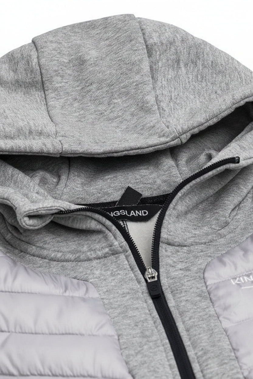 Kingsland »Damen Sweatjacke Ginny Grau, isolierte KLGinny Damen Sweatjacke vereint innovative Funktionalität mit einem sportlich-eleganten Look. Die Kapuze und die leicht gepolsterten Einsätze an der Vorderseite aus Webstoff halten die Trägerin schön warm Artikelnummer 2400153466-6950 erhältlich bei www.Hotti24.de