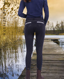 QHP »Damen Winter Reithose Emma Softshell FullGrip Blau, ist eine sportliche Hose mit Gripvollbesatz. Diese Hose besteht aus Softshell und ist mit Fleece gefüttert. Dadurch ist die Hose herrlich warm und schützt Sie gegen das Winterwetter. Artikelnummer 8291 erhältlich bei www.Hotti24.de - Reithose von hinten