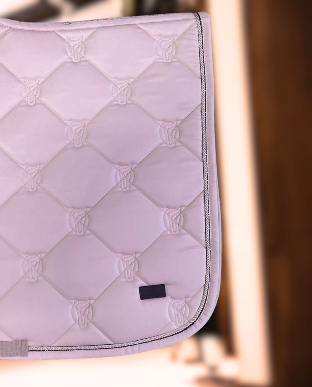 BR »Dressurschabracke Eevolv Rosa