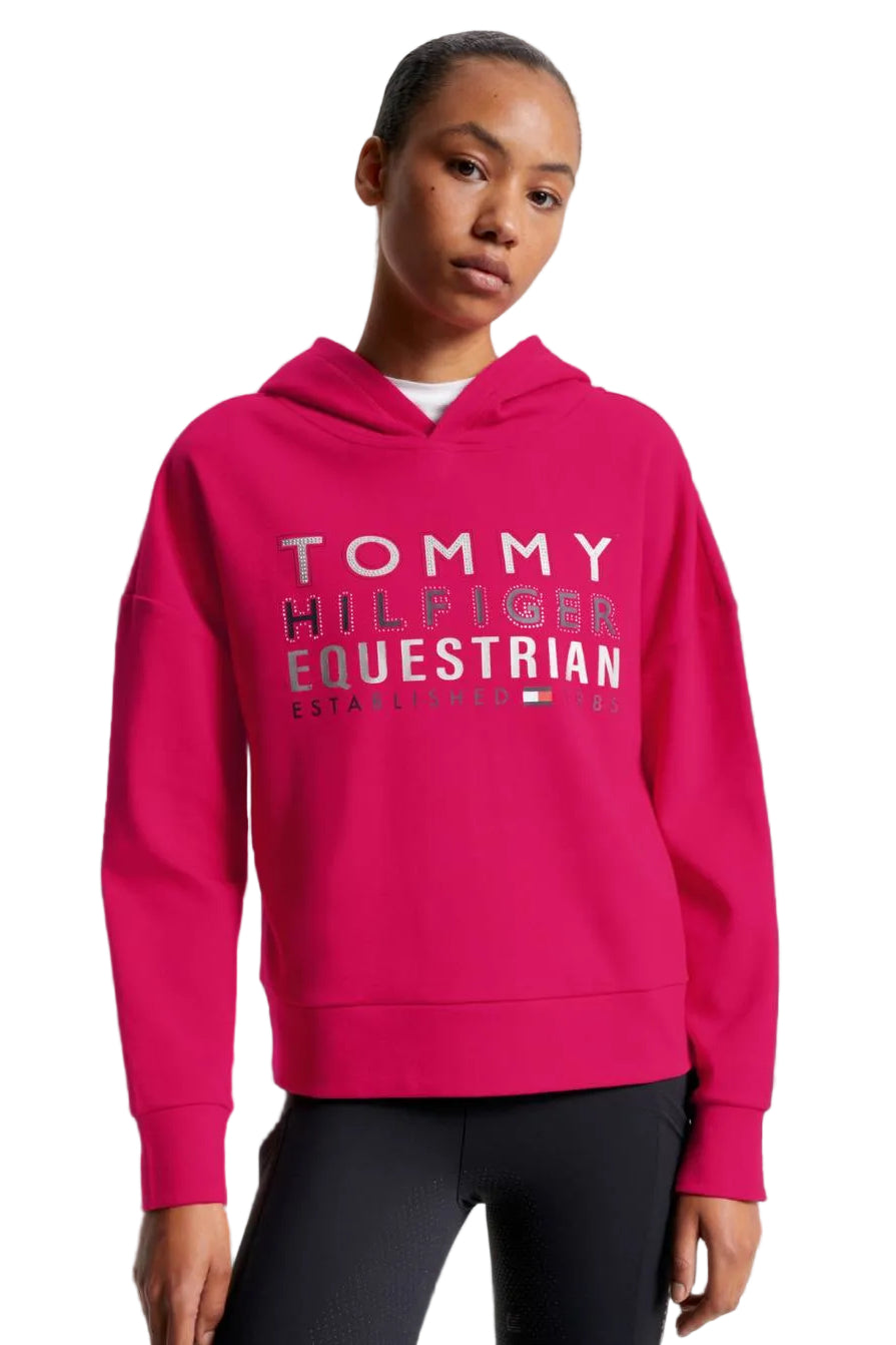 Damen-Hoodie von Tommy Hilfiger mit der Bezeichnung "Hoodie Paris TH08WHOO441-040" in der Farbe Pink. Dieser Hoodie ist auf der Webseite www.hotti24.de erhältlich. Er wurde speziell für Damen entworfen, um sowohl Stil als auch Komfort zu bieten.  Zusätzlich sind in der Datei Bilder des Hoodies aus verschiedenen Blickwinkeln enthalten: von vorne, von der Seite und von hinten. 