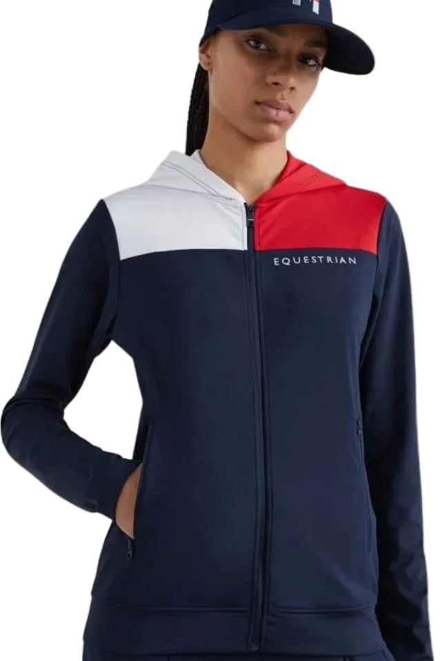 Die TOMMY HILFIGER Damenjacke im Colorblock-Stil (Artikelnummer: TH07WZHO301-004) in Blau ist die perfekte Wahl für stilbewusste Frauen. Diese Jacke kombiniert trendiges Design mit hochwertiger Qualität und hält Sie gleichzeitig warm und bequem. Sie können diese Jacke auf www.Hotti24.de erwerben und Ihren Kleiderschrank um ein modisches Highlight bereichern.