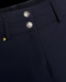 Damen-Reithose von Tommy Hilfiger mit der Bezeichnung "Geneva Fullgrip TH08WFBR464-004" in der Farbe Blau. Diese Reithose ist auf der Webseite www.hotti24.de erhältlich. Die Hose wurde speziell für Damen entwickelt und verfügt über Fullgrip-Elemente, die zusätzlichen Halt während des Reitens bieten sollen.