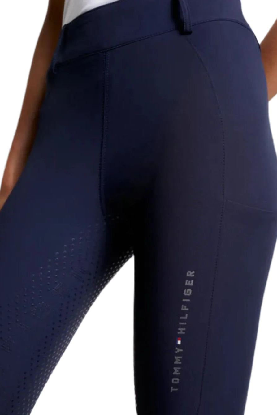 Tommy Hilfiger Equestrian »Damen Sommer Reitleggings Hudson FullGrip Blau, bietet die besten Funktionen einer Reithose und den Komfort einer Leggings. Dieses Modell besteht aus strukturiertem Stoff wie eine Reithose, jedoch ohne Reißverschluss vorne Artikelnummer th13wfbr683-004 erhältlich bei www.Hotti24.de
