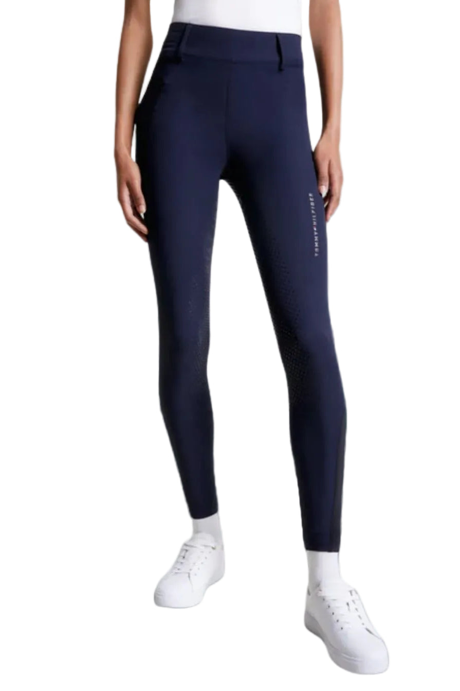Tommy Hilfiger Equestrian »Damen Sommer Reitleggings Hudson FullGrip Blau, bietet die besten Funktionen einer Reithose und den Komfort einer Leggings. Dieses Modell besteht aus strukturiertem Stoff wie eine Reithose, jedoch ohne Reißverschluss vorne Artikelnummer th13wfbr683-004 erhältlich bei www.Hotti24.de