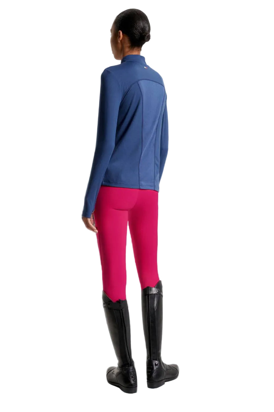 Damen-Trainingshirt von Tommy Hilfiger mit der Bezeichnung "Thermo Baselayer TH08WLZT433-041" in der Farbe Blau. Dieses Trainingshirt ist auf der Webseite www.hotti24.de erhältlich. Es wurde speziell für Damen entworfen, um Stil und Komfort während sportlicher Aktivitäten zu bieten.  Zusätzlich sind in der Datei Bilder des Trainingsshirts aus verschiedenen Blickwinkeln enthalten: von vorne, von der Seite und von hinten