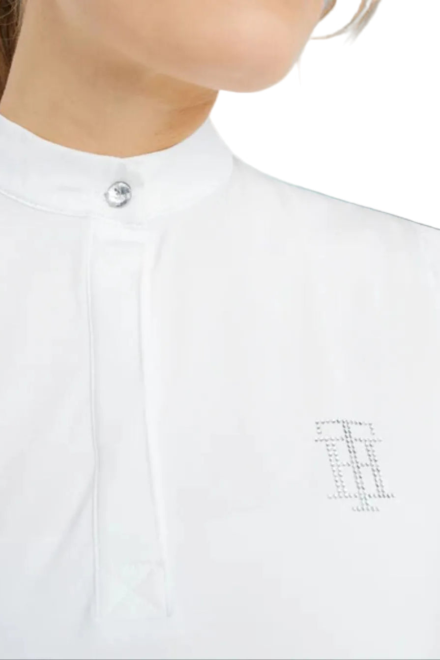 Tommy Hilfiger Equestrian® »Damen Turniershirt mit Strass Weiß, mit Stehkragen und verdeckter Knopfleiste. Sichtbarer Strassknopf am Kragen und TH-Strassapplikation auf der linken Brust. Hergestellt aus einem schnell trocknenden, desodorierenden Stoff Artikelnummer th07wsss301-001 erhältlich bei www.Hotti24.de