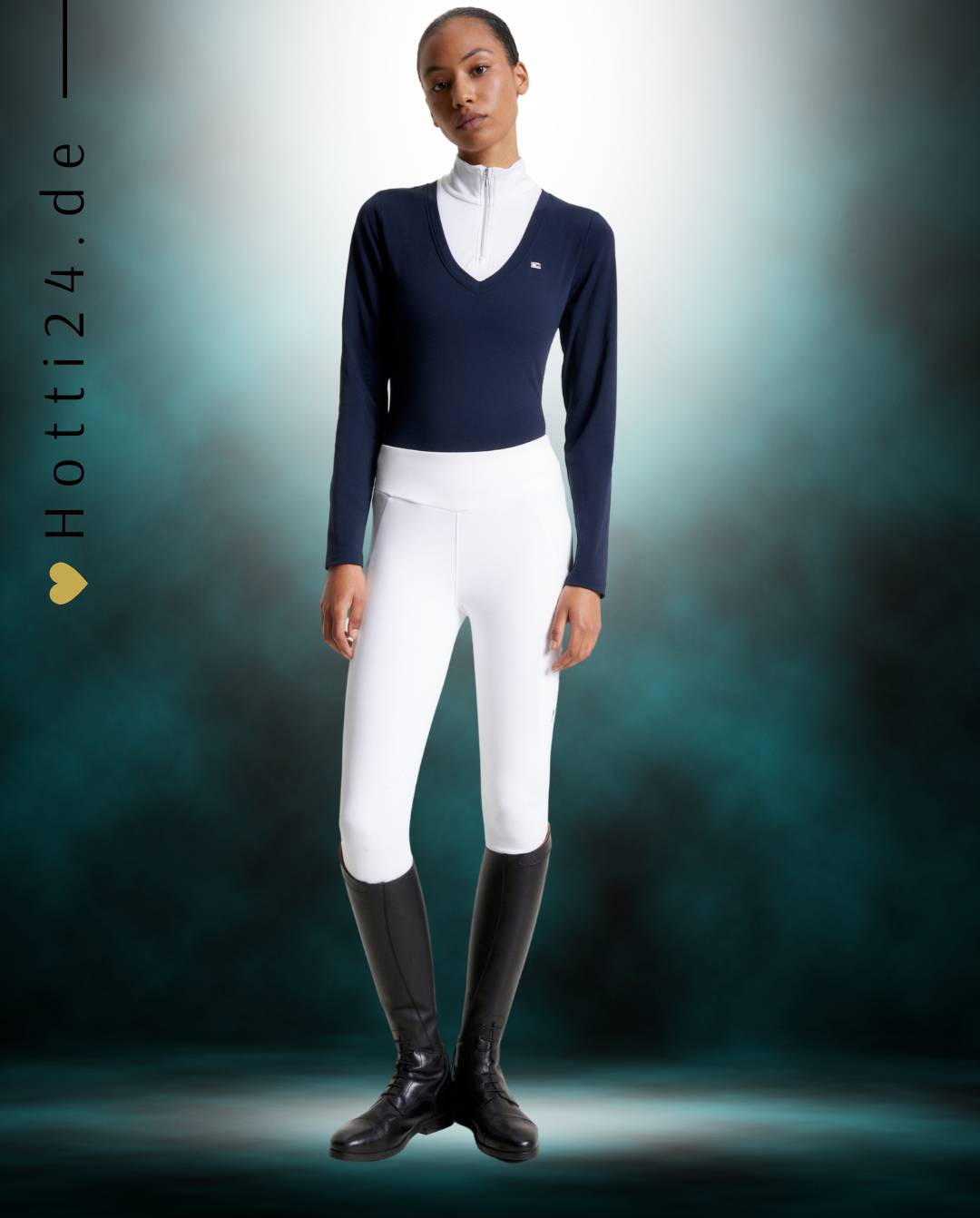 Damen-Turniershirt von Tommy Hilfiger mit der Bezeichnung "Thermo TH08WZSW460-004" in der Farbe Blau. Dieses Turniershirt ist auf der Webseite www.hotti24.de erhältlich. Es wurde speziell für Damen entwickelt, um Stil und Komfort während sportlicher Aktivitäten zu bieten.  Zusätzlich sind in der Datei Bilder des Turniershirts aus verschiedenen Blickwinkeln enthalten: von vorne, von der Seite und von hinten. 