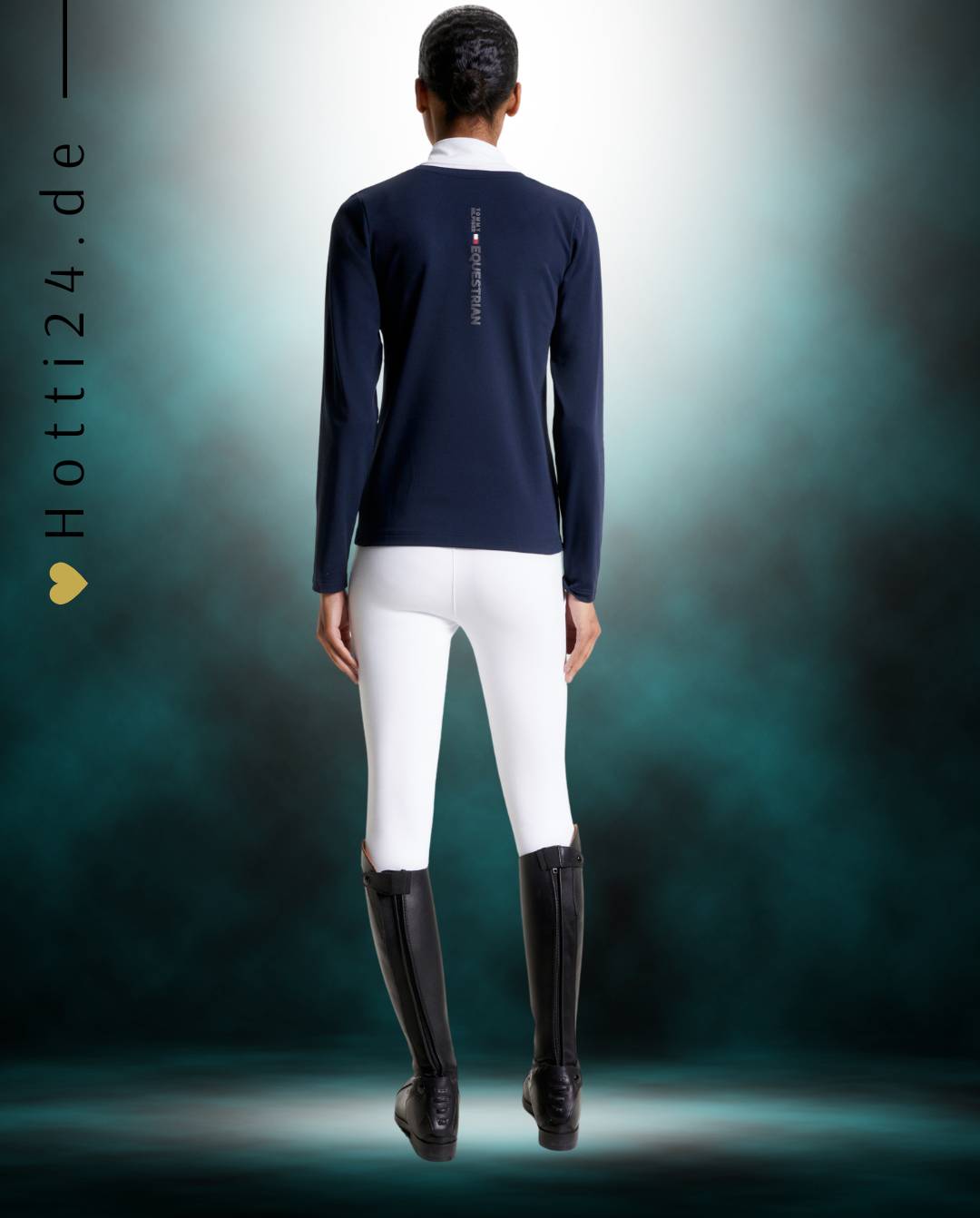 Damen-Turniershirt von Tommy Hilfiger mit der Bezeichnung "Thermo TH08WZSW460-004" in der Farbe Blau. Dieses Turniershirt ist auf der Webseite www.hotti24.de erhältlich. Es wurde speziell für Damen entwickelt, um Stil und Komfort während sportlicher Aktivitäten zu bieten.  Zusätzlich sind in der Datei Bilder des Turniershirts aus verschiedenen Blickwinkeln enthalten: von vorne, von der Seite und von hinten. 
