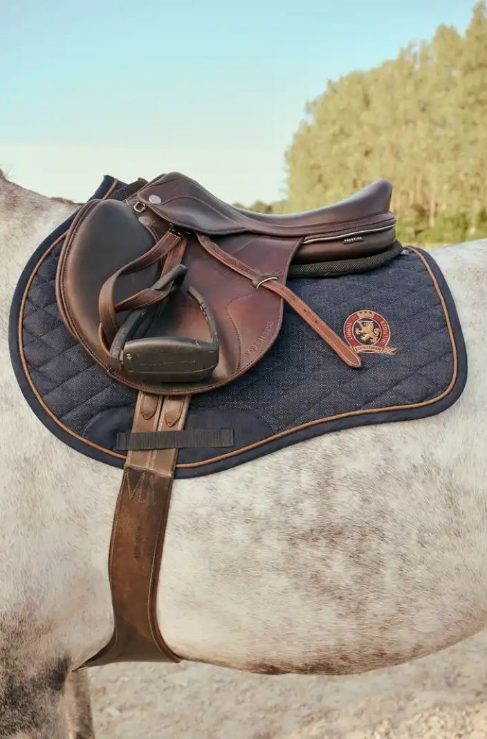 Tommy Hilfiger Equestrian Springschabracke Baxter Desert Sky
