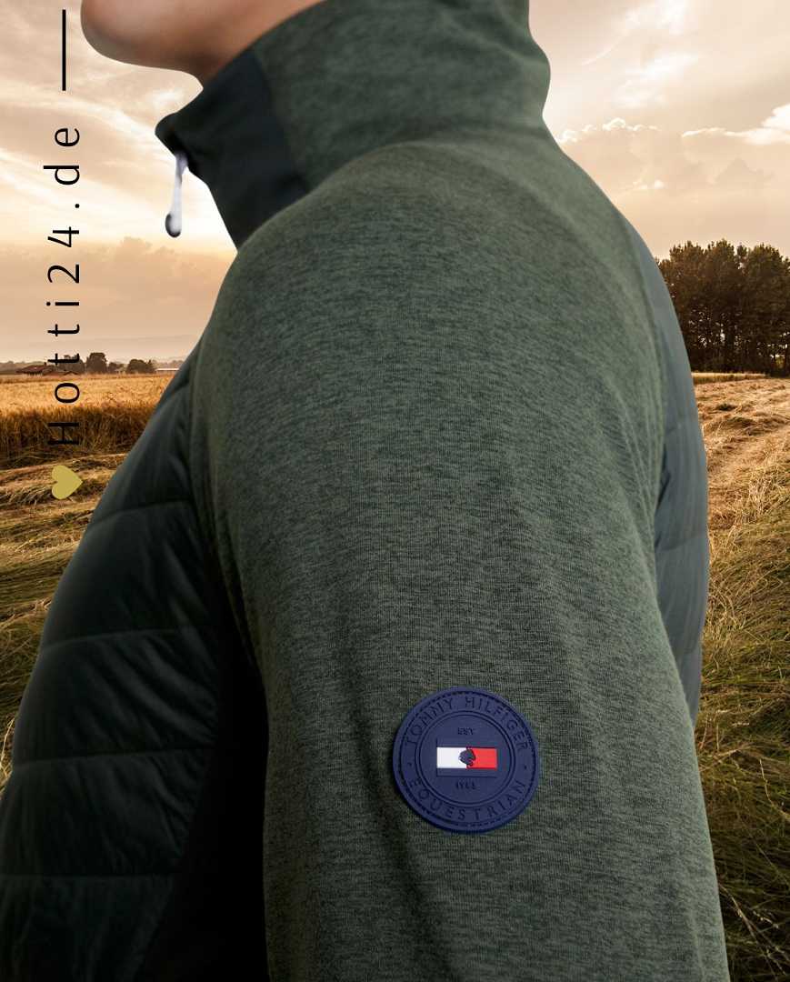 Die vorliegende Datei enthält Informationen über eine Herren-Hybridjacke von Tommy Hilfiger mit dem Namen "Albany TH08MJAC483-043" in der Farbe Grün. Diese Hybridjacke ist auf der Website www.hotti24.de verfügbar. Die Jacke kombiniert verschiedene Materialien, um Wärme und Stil zu bieten. 