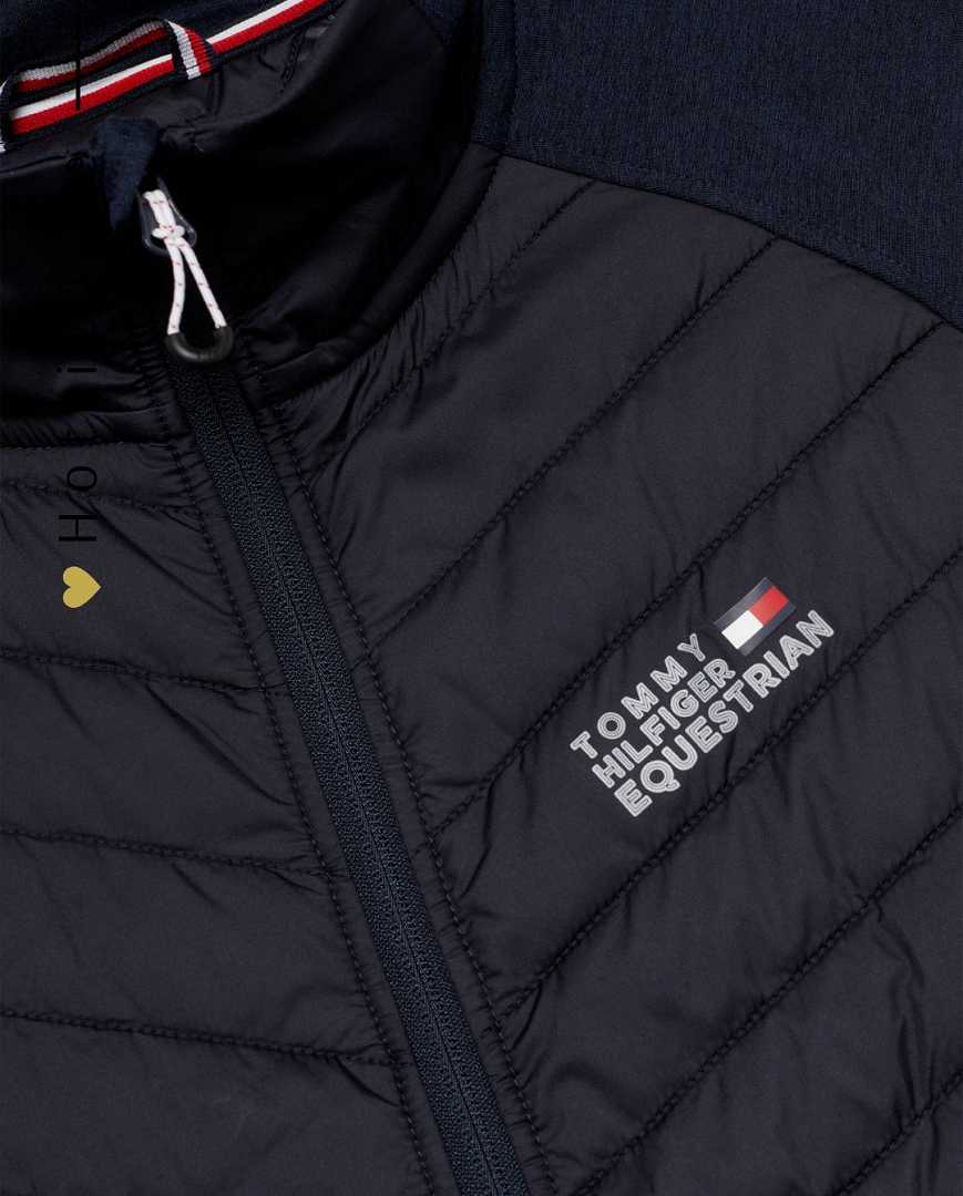 Die vorliegende Datei enthält Informationen über eine Herren-Hybridjacke von Tommy Hilfiger mit dem Namen "Albany TH08MJAC483-004" in der Farbe Blau. Diese Hybridjacke ist auf der Website www.hotti24.de verfügbar. Die Jacke kombiniert verschiedene Materialien, um Wärme und Stil zu bieten.