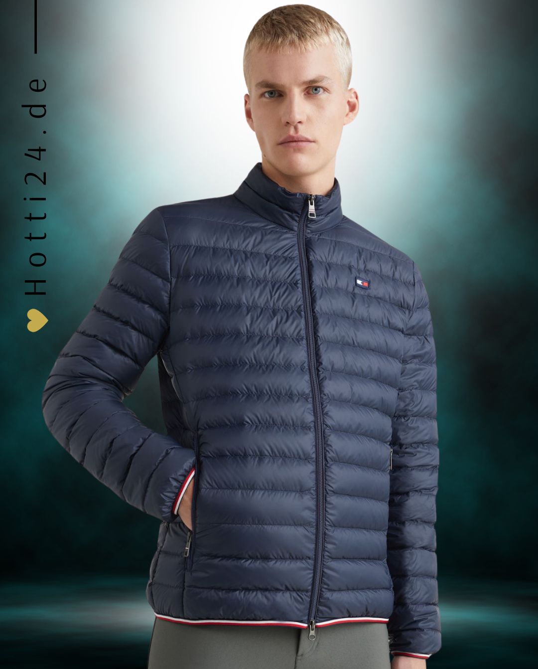 Tommy Hilfiger Equestrian® - Herren Jacke Daunen Blau, Leichte Daunenjacke mit 2-Weg-Reissverschluss vorne, gefüllt mit Re: Down - 100% Recycelter Daune und Federn. Wasserabweisendes Außen Material Artikelnummer TH10119-004 erhältlich bei www.Hotti24.de