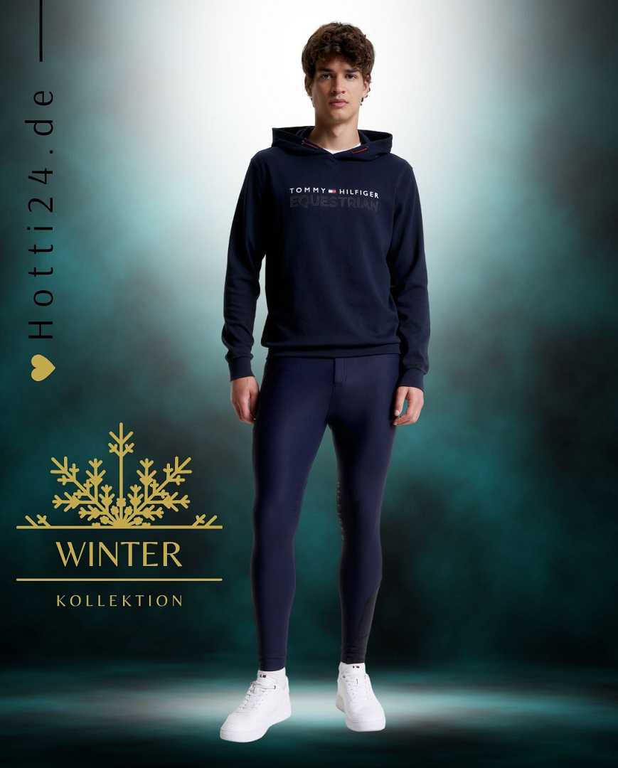 Die vorliegende Datei enthält Informationen über eine Herren-Reithose von Tommy Hilfiger mit dem Namen "Geneva Kniegrip TH08MKBR487-004" in der Farbe Blau. Diese Reithose ist auf der Website www.hotti24.de erhältlich. Die Hose verfügt über Kniegriff-Elemente, die zusätzlichen Halt bieten.  Es sind Bilder der Reithose aus verschiedenen Blickwinkeln enthalten: von vorne, von der Seite und von hinten. 