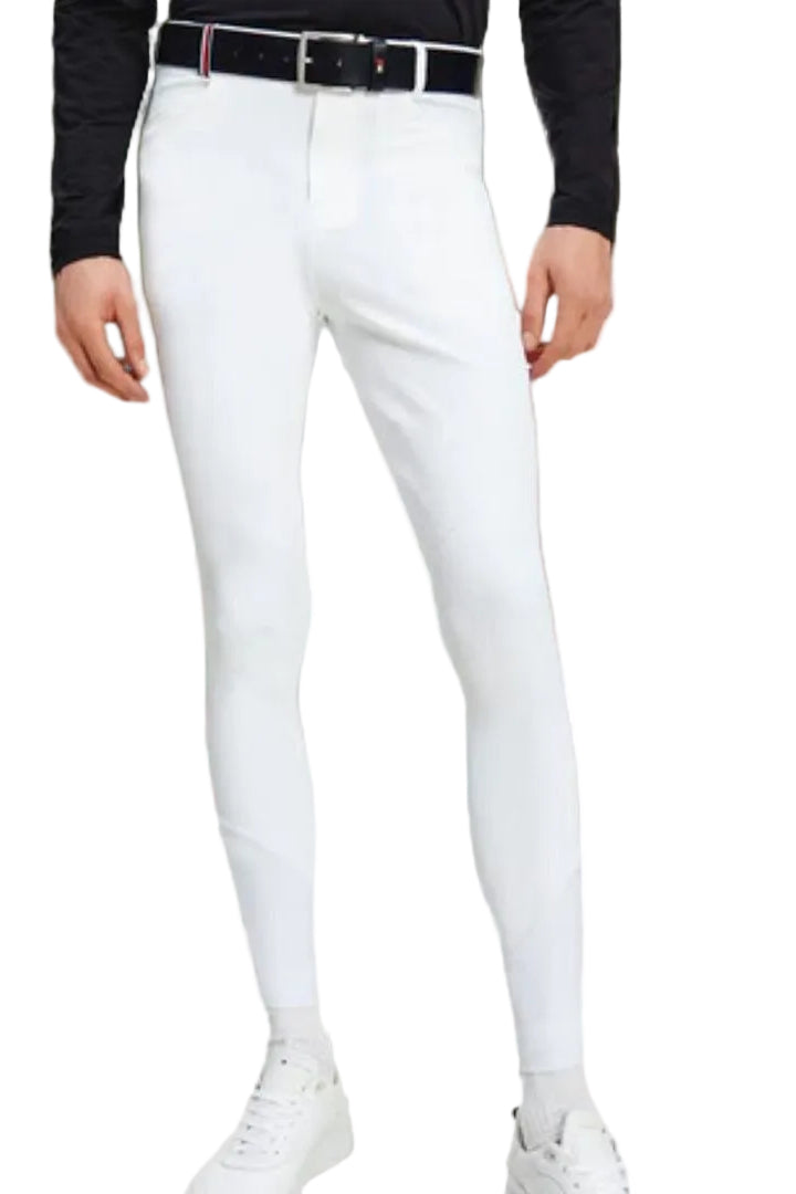 Tommy Hilfiger präsentiert die Herren-Reithose Turnier Performance mit Kniegrip in der Farbe Weiß mit der Artikelnummer TH10020-001. Diese Reithose kombiniert Stil und Leistung und bietet dank des Kniegrips zusätzlichen Halt im Sattel. Ideal für Reiter, die Wert auf Komfort und Eleganz legen. Für weitere Informationen und die Möglichkeit zum Kauf besuchen Sie bitte die Website des Händlers www.Hotti24.de