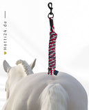 Der TOMMY HILFIGER Pferdeführstrick "Global" in bunten Farben mit der Artikelnummer TH08HROP660-045 ist ein hochwertiges Zubehör für Pferde. Dieser Führstrick wurde mit besonderer Sorgfalt und Liebe zum Detail gefertigt, um die Sicherheit und den Komfort Ihres Pferdes zu gewährleisten. Sie können den TOMMY HILFIGER Pferdeführstrick "Global" mit der Artikelnummer TH08HROP660-045 auf der Website www.Hotti24.de erwerben.